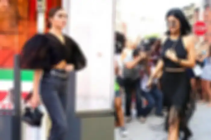 Inspirasi pakai crop top ala artis luar negeri.