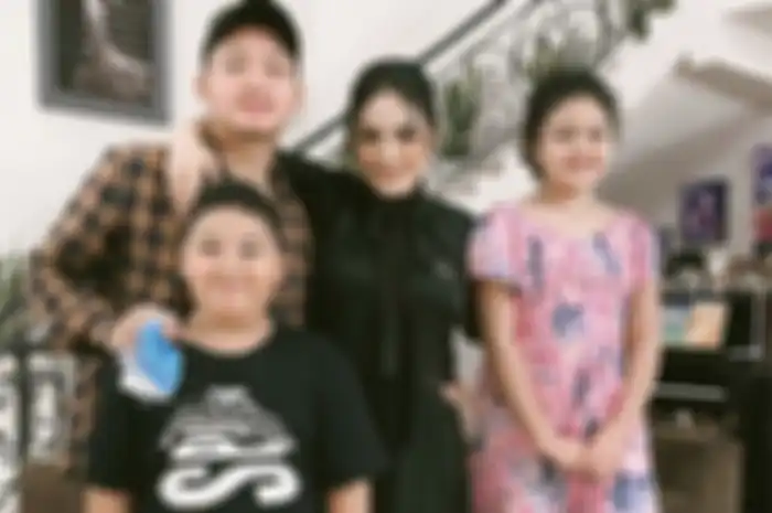 Azriel dan keluarga mimi Krisdayanti