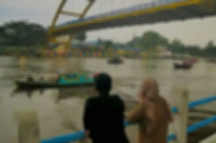 Tradisi Petang Megang di Sungai Siak menjelang Ramadhan di Pekanbaru. 