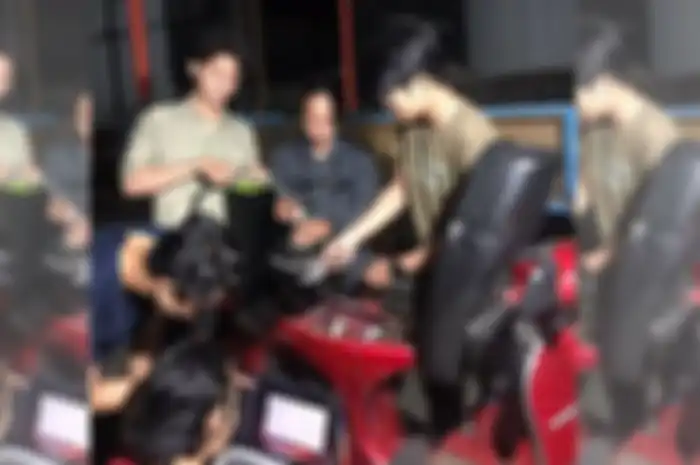 6 Mahasiswa FTMM Ubah Vespa Klasik Jadi Bertenaga Listrik. 