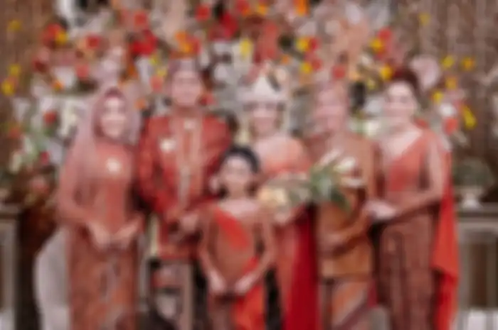 Dekorasi pernikahan adik Ayu Ting Ting