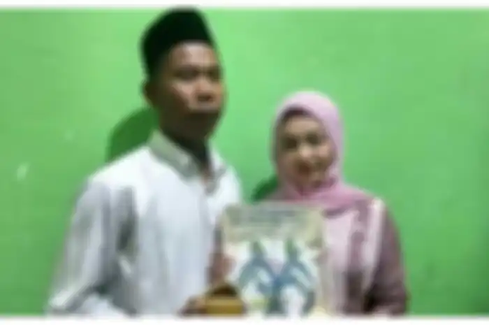 Helmi mau dinikahi dengan mas kawin berupa sandal jepit dan segelas air putih