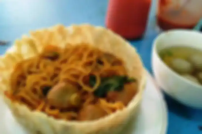 Miago Baso Pangsit, salah satu menu favorit di warung Mie Ayam Pak Joko. 