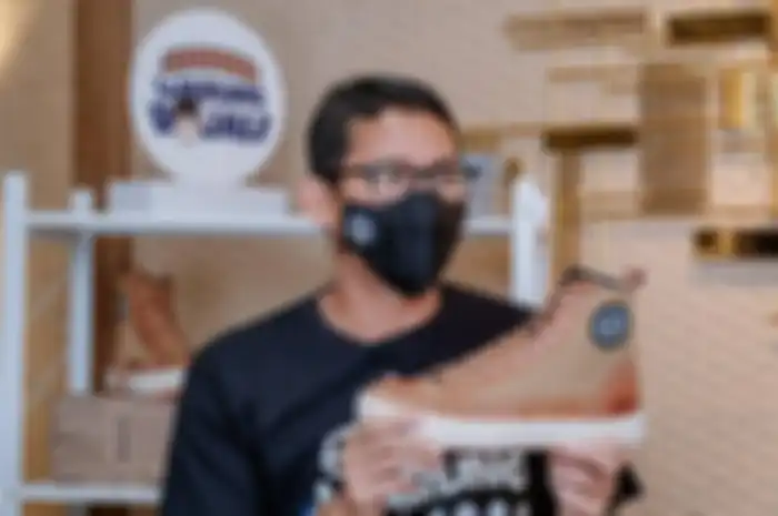 Demi mendukung penjualan produk ekonomi kreatif dan UMKM, Kemenparejraf di bawah Sandiaga Uno luncurkan Warung Rojali.