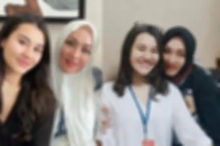 Aaliyah Massaid dan Angelina Sondakh