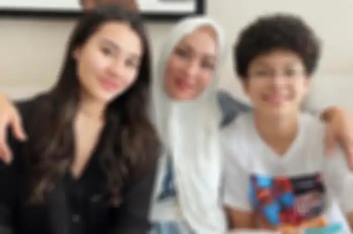 Aaliyah Massaid bersama Angelina Sondakh dan Keanu Massaid