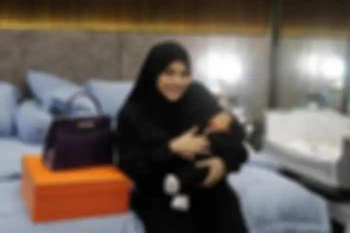 Tas pemberian Atta Halilintar untuk istrinya, Aurel Hermansyah.