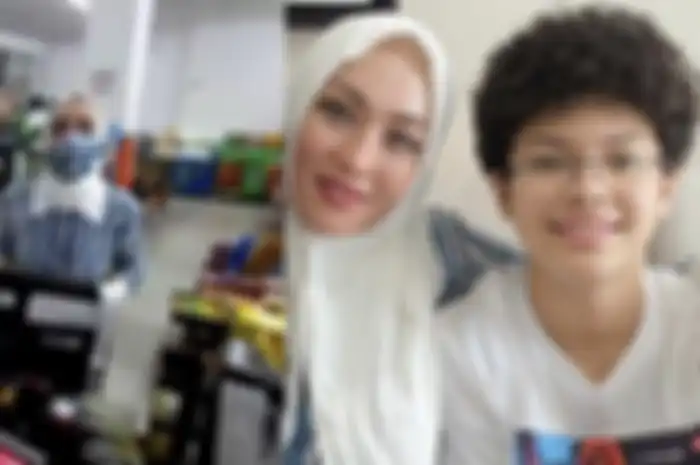 Angelina Sondakh lebih memilih hukuman tambahan ketimbang membayar uang pengganti korupsi. Istri Adjie Massaid mengaku kehabisan uang.