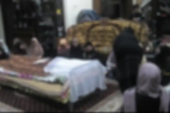 Istri Tukul Arwana meninggal dunia karena asma. Lima tahun kemudian, Tukul Arwan mengalami pendarahan otak hingga ingin pergi dari rumah.