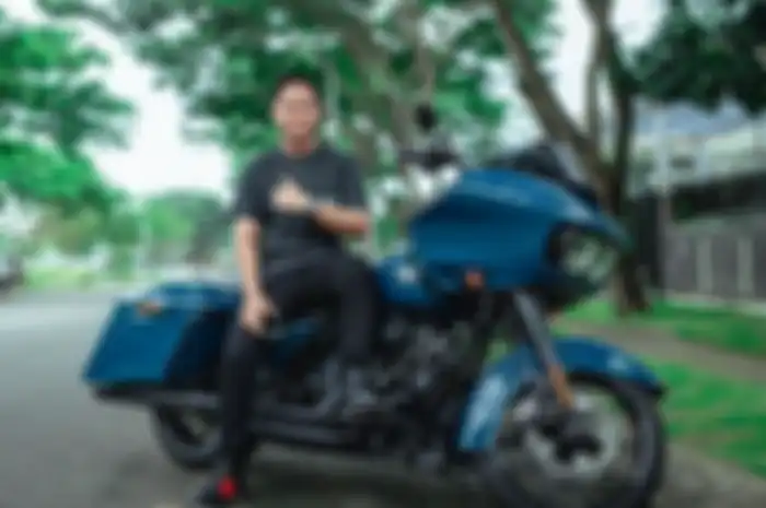 Doni Salmanan dan moge miliknya yang kini disita oleh petugas
