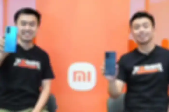 Country Manager Xiaomi Indonesia, Alvin Tse (Kiri) dan Product Marketing Manager Xiaomi Indonesia, Calvin Nobel Martin (kanan) dalam acara konferensi pers virtual peluncuran Redmi Note 11 Series di Indonesia, Selasa (15/3).