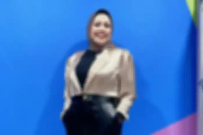 Elly Sugigi.