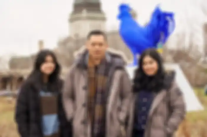 Annisa Pohan bersama suami dan anaknya