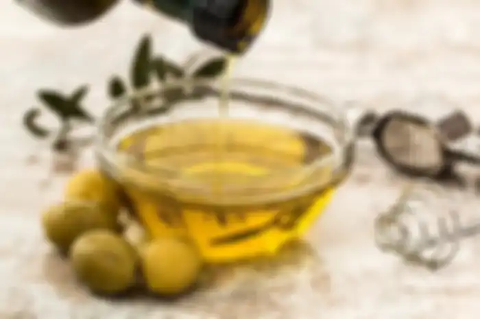 Minyak zaitun yang biasa digunakan untuk memasak adalah jenis minyak zaitun atau olive oil biasa.