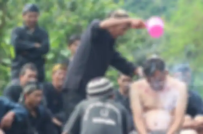 Tradisi Lampung adat Miduana Kecamatan Naringgul Kabupaten Cianjur menyambut bulan Ramadhan dengan kuramasan di Sungai Cipandak  