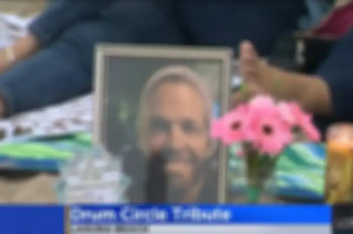 Tribute untuk Taylor Hawkins, Drummer Foo Fighters di Laguna Beach, California