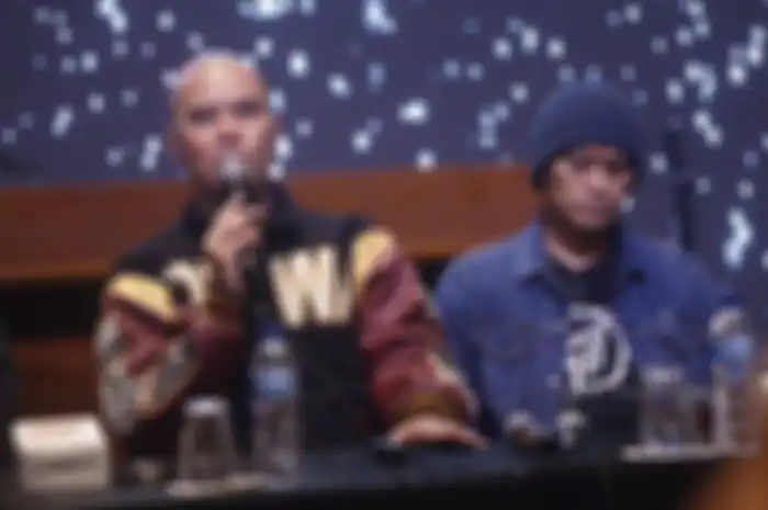 Ahmad Dhani dan Andra Ramadhan dalam konferensi pers mundurnya Dhani dari WAMI dan LMK