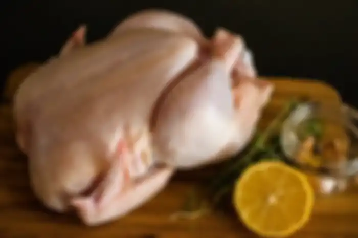 Daging ayam jangan dicuci karena bisa berikan dampak buruk.