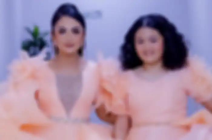  Krisdayanti dan Amora 
