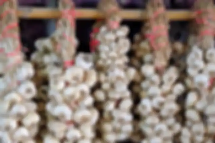 Manfaat menggantung bawang putih di rumah