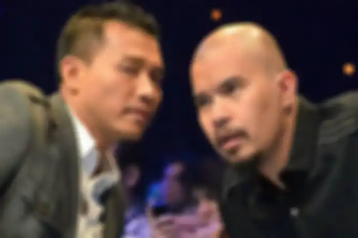 Anang (kiri) dan Ahmad Dhani saat menjadi juri di salah satu ajang pencarian bakat di tv swasta.