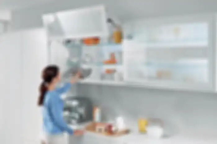 Pemilihan engsel dan rel lemari dapur inovatif menambah kenyamanan bekerja di dapur. 