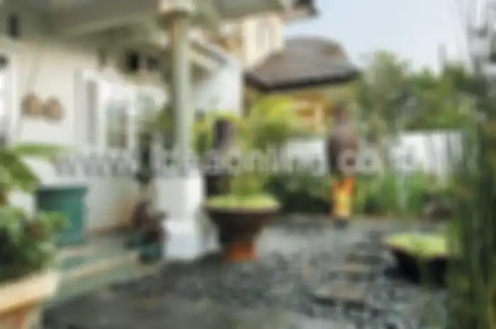 Taman batu koral, taman kering dengan hardscape yang mendominasi. 
