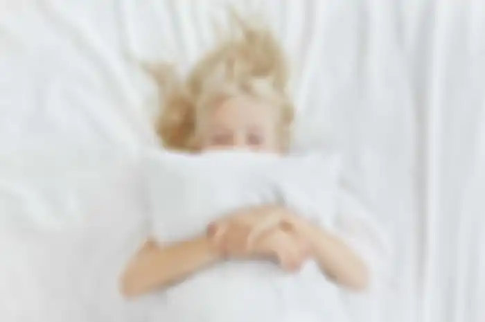 Mencoba tidur lebih nyenyak sebelum makan sahur bisa membantu memperbaiki kualitas tidur yang polanya berubah.
