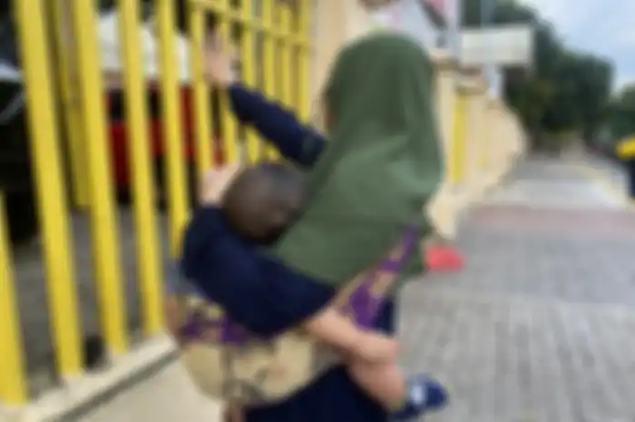 Tips cara menggendong bayi