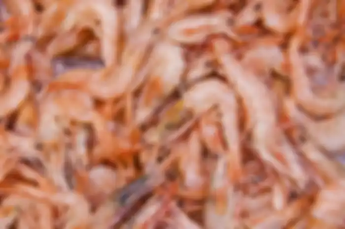 Salah satu ciri udang segar adalah aromanya yang segar dan tidak amis.