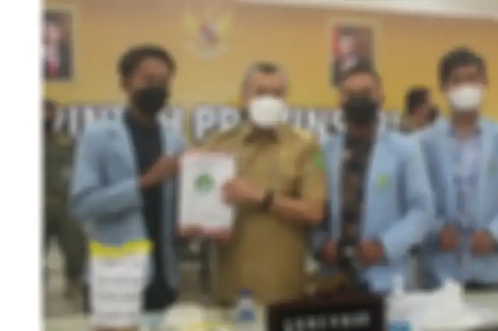 Koordinator BEM SI Kaharuddin yang memimpin demo 11 April pernah menagih janji gubernur provinsi ini. Begini isi tuntutannya. 