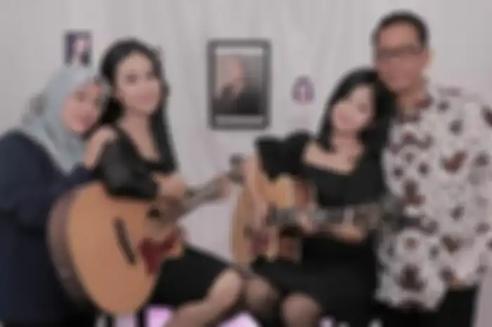 Doddy Sudrajat dan Puput bersama Mayang dan Chika.