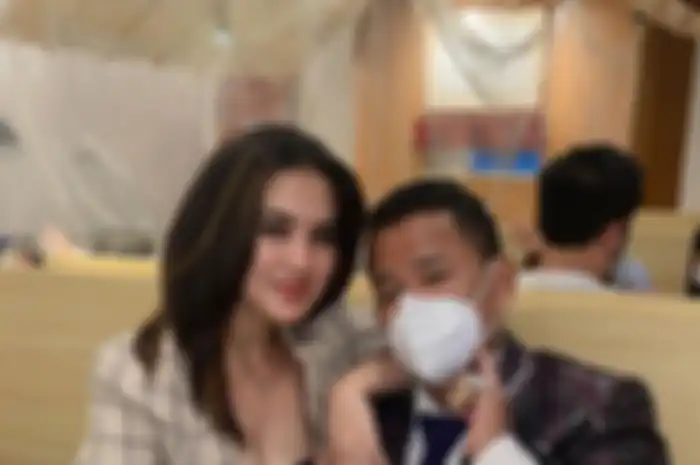 Hotman Paris bicara soal memiliki banyak aspri cantik. Ia mengaku membutuhkan banyak aspri cantik untuk marketing bisnisnya.