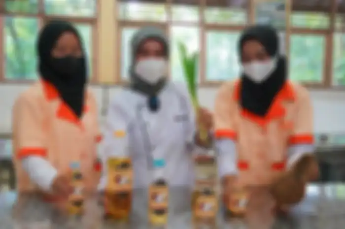 Minyak goreng kelapa hasil inovasi mahasiswa Unnes.