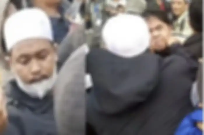 Pengeroyok Ade Armando kembali ditangkap. Alfikri Hidayatullah yang membogem sang dosen UI belum lakukan ini di rumahnya, 