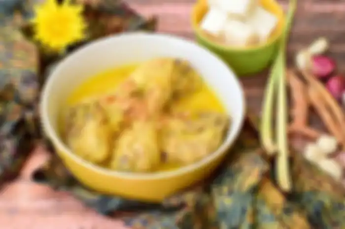 Ilustrasi opor ayam, menu khas Lebaran.