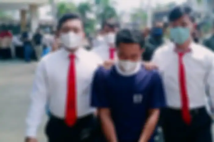 SS (39), guru agama yang melakukan pencabulan terhadap 12 murid laki-lakinya.