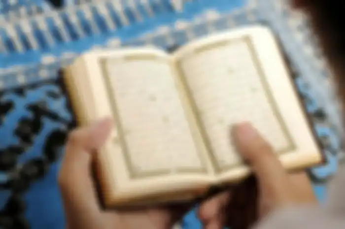 Ilustrasi baca Al Quran 