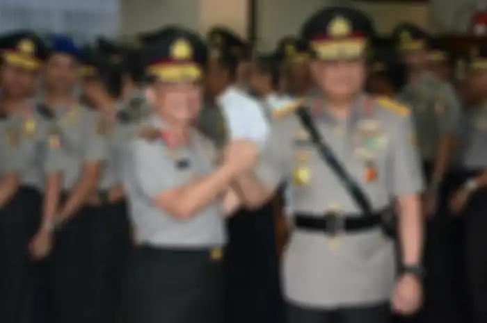 Haji Syafruddin (kanan) adalah ayah Nur Alamsyah, korban pengeroyokan Putra Siregar dan Rico Valentino. Dia kerap disebut titipan Jusuf Kalla.