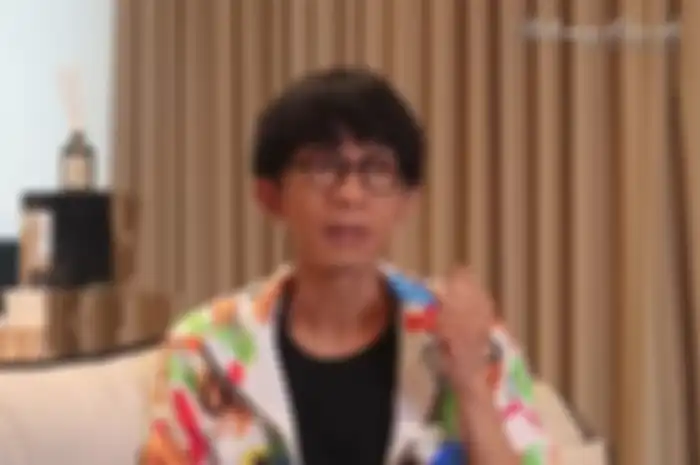 Aming Sugandhi membongkar masa lalu yang kelam. 