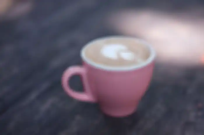 Cara menghilangkan noda kopi di cangkir