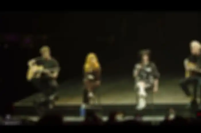 Hayley Williams and Billie Eilish perform 'Misery Business' at Coachella 2022.