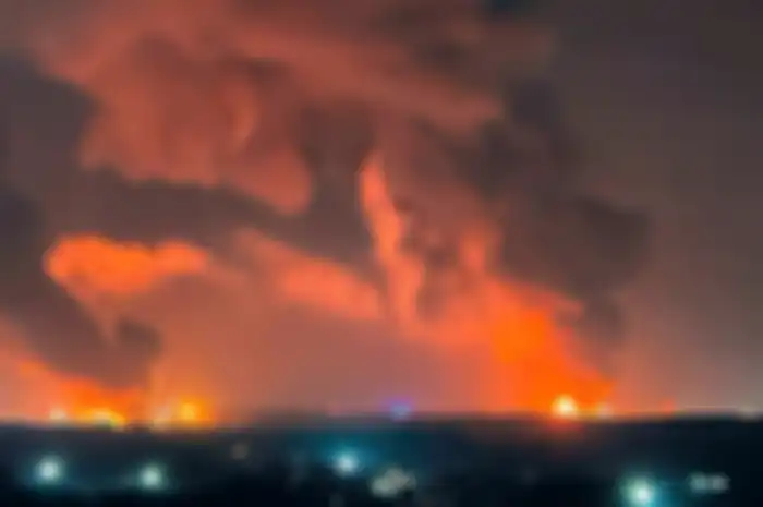 Depot minyak Rusia di Bryansk, Rusia meledak