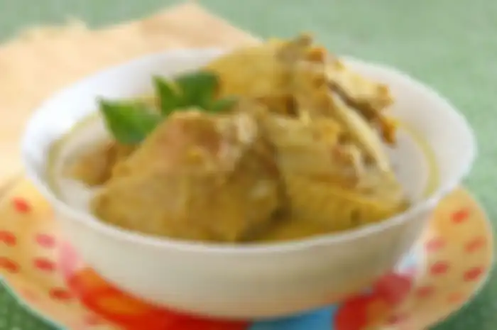 Opor ayam adalah sajian khas lebaran yang muncul dan berkembang di Pulau Jawa.