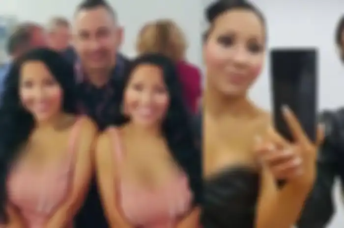 Viral wanita kembar identik tunangan dengan pria yang sama.