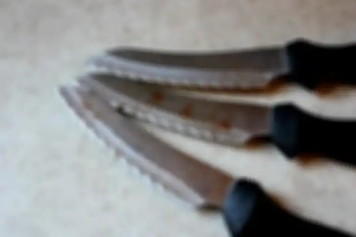 Rontokan karat di pisau dengan bahan ini