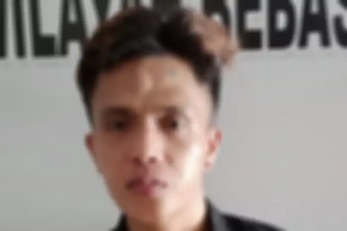 Pria di Minahasa nekat menghabisi waria yang sedang tertidur lelap. Pemicunya cuma masalah sepele ini. Pelaku ternyata punya profesi begini.