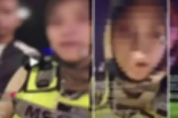 Polwan yang nekat live Tiktok saat bertugas.