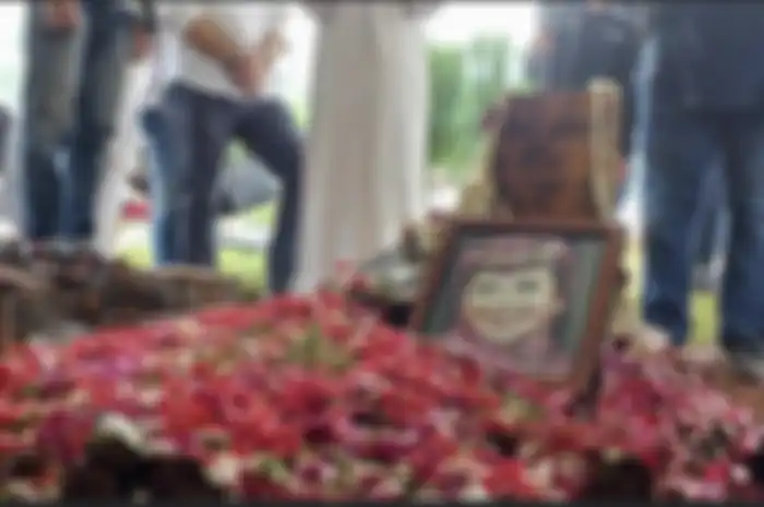 Mieke Wijaya meninggal dunia dengan tenang karena sakit diabetes dan kanker. Ibunda Nia Zulkarnaen tutup usia di hari Lebaran. 