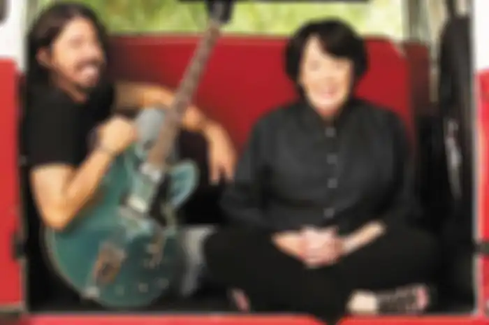 Dave Grohl and his mom. Cover From Cradle to Stage, Virginia Grohl